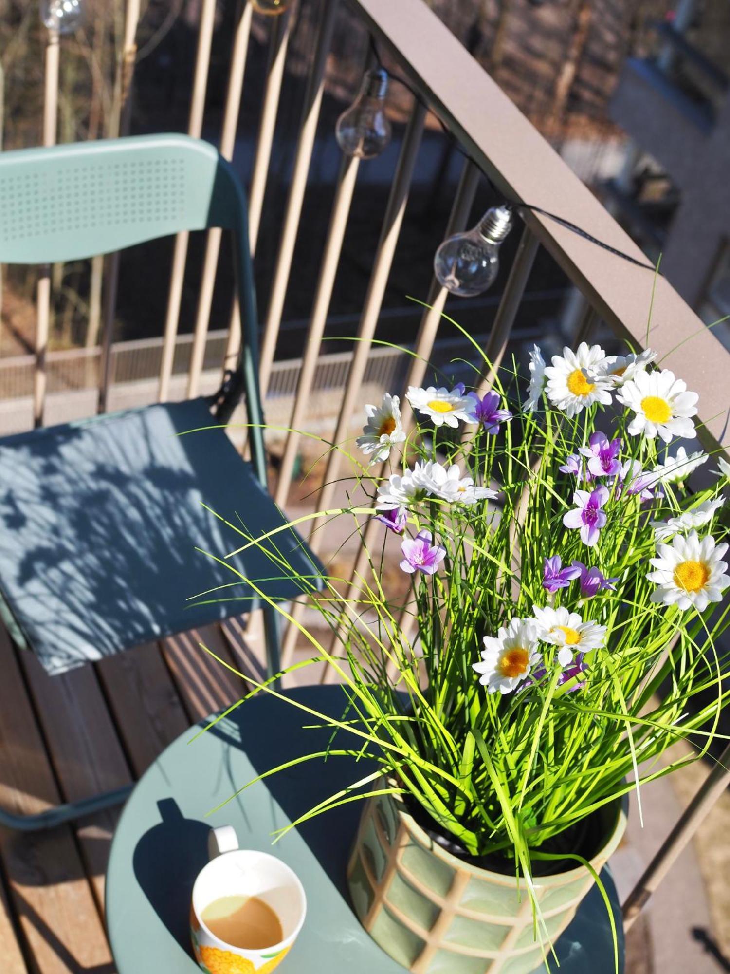 Candy-Colored Two-Room Condo With Sweet Views ヘルシンキ エクステリア 写真